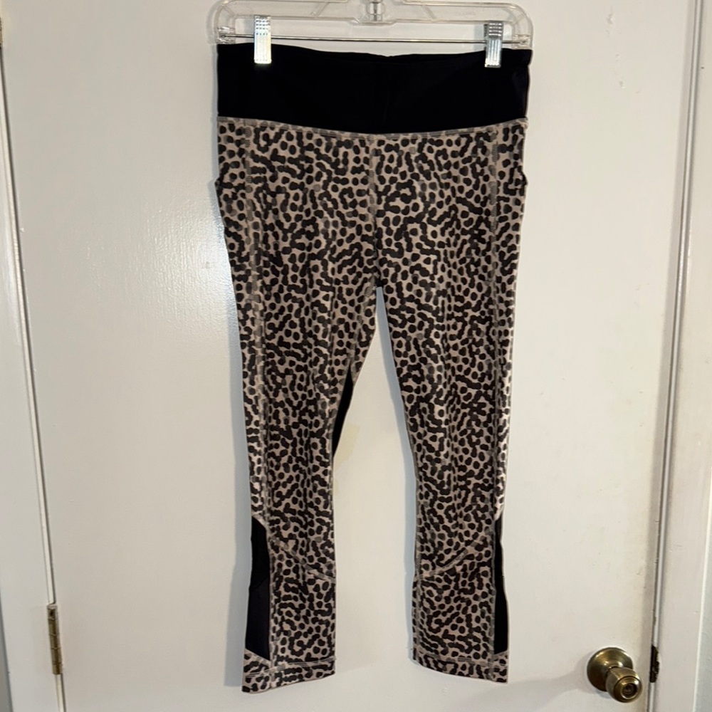 NWOT Lululemon Print pedal to the medal LYCRA leggings